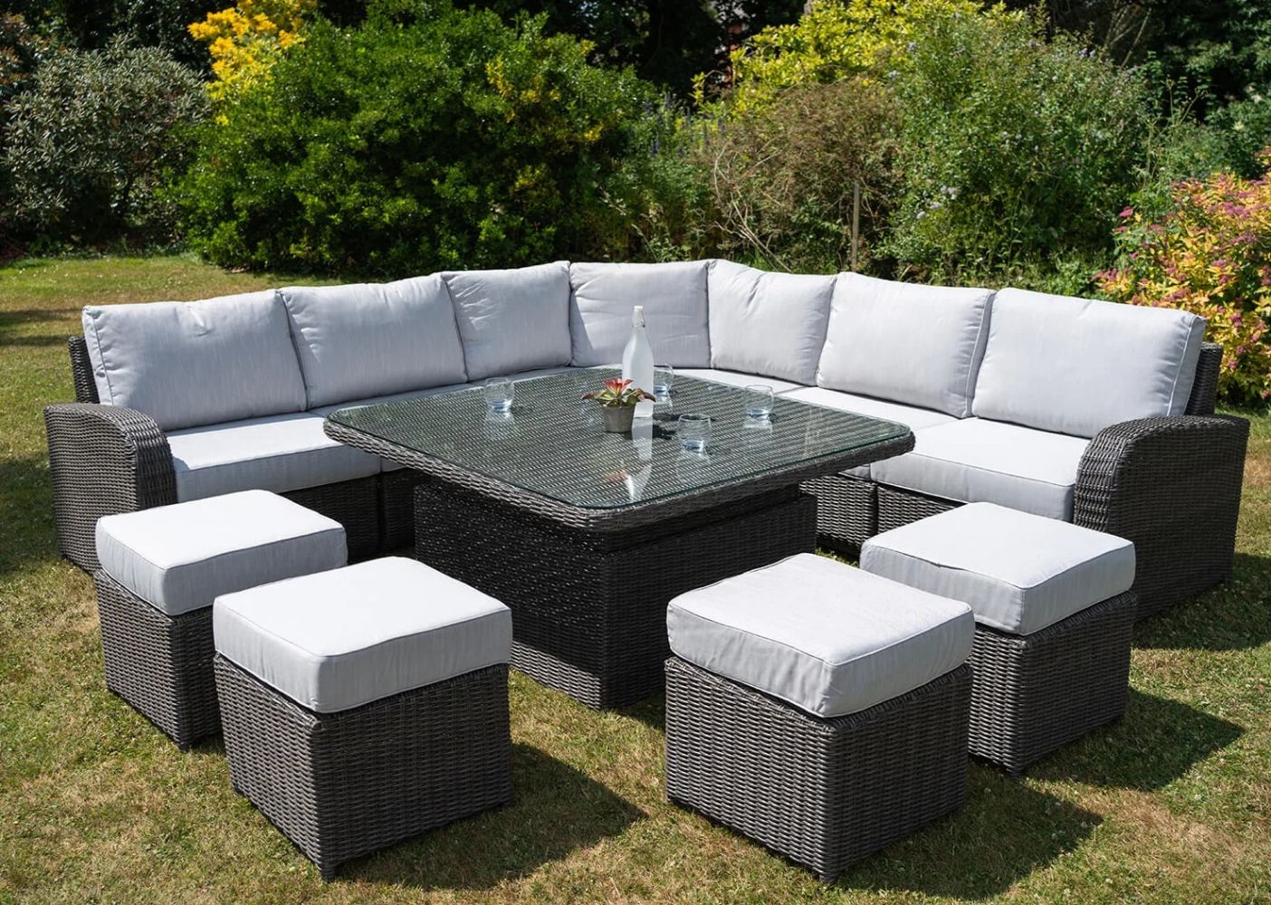 BRAND NEW LUXURY PREMIUM RATTAN FURNITURE INCLUDING 10 SEAT CORNER SETS, ROUND DINING TABLE SETS AND MUCH MORE. DELIVERY AVAILABLE