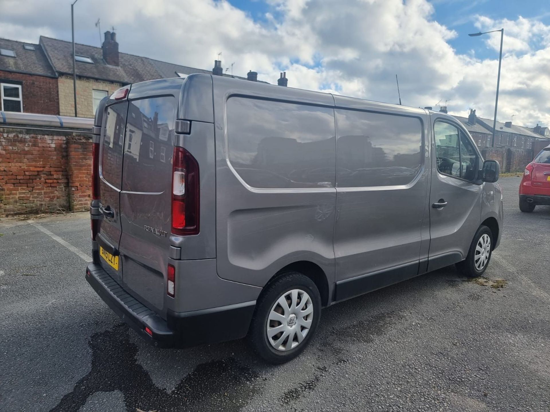 DN15 LZT RENAULT TRAFIC 2.7T 1.6 SL27 DCI 115 BUSINESS+ Panel Van. Comes with 1 key Date of - Image 4 of 7