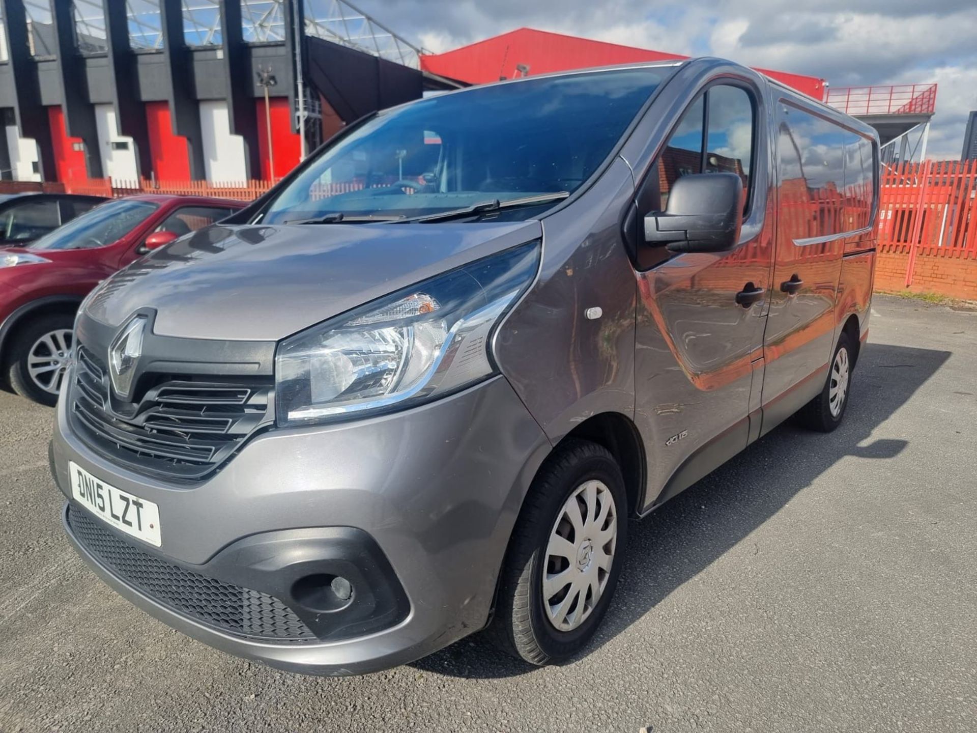 DN15 LZT RENAULT TRAFIC 2.7T 1.6 SL27 DCI 115 BUSINESS+ Panel Van. Comes with 1 key Date of - Image 6 of 7