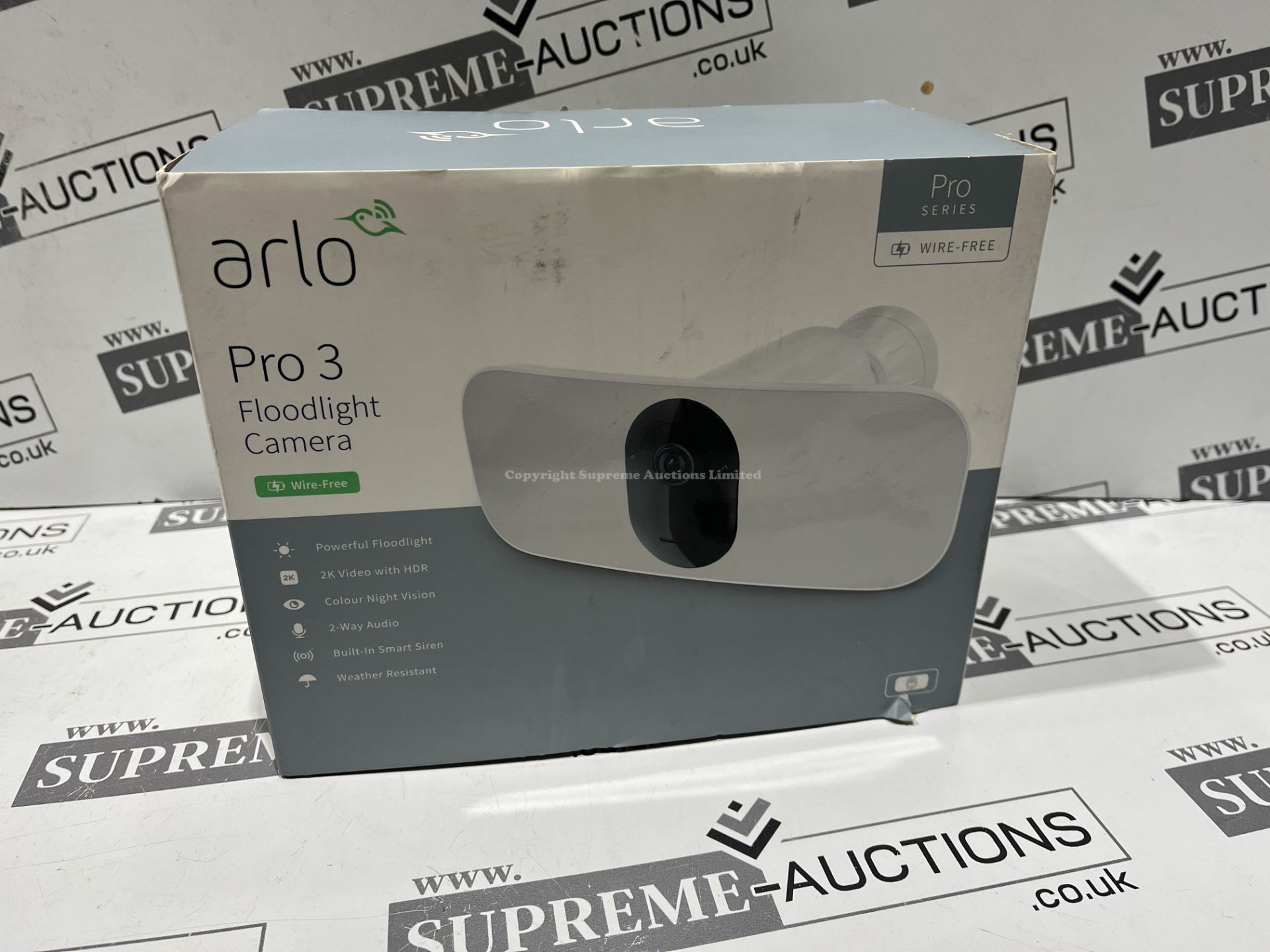 NEW & BOXED ARLO PRO 3 FLOODLIGHT CAMERA. RRP £249.99. (R9B-13).