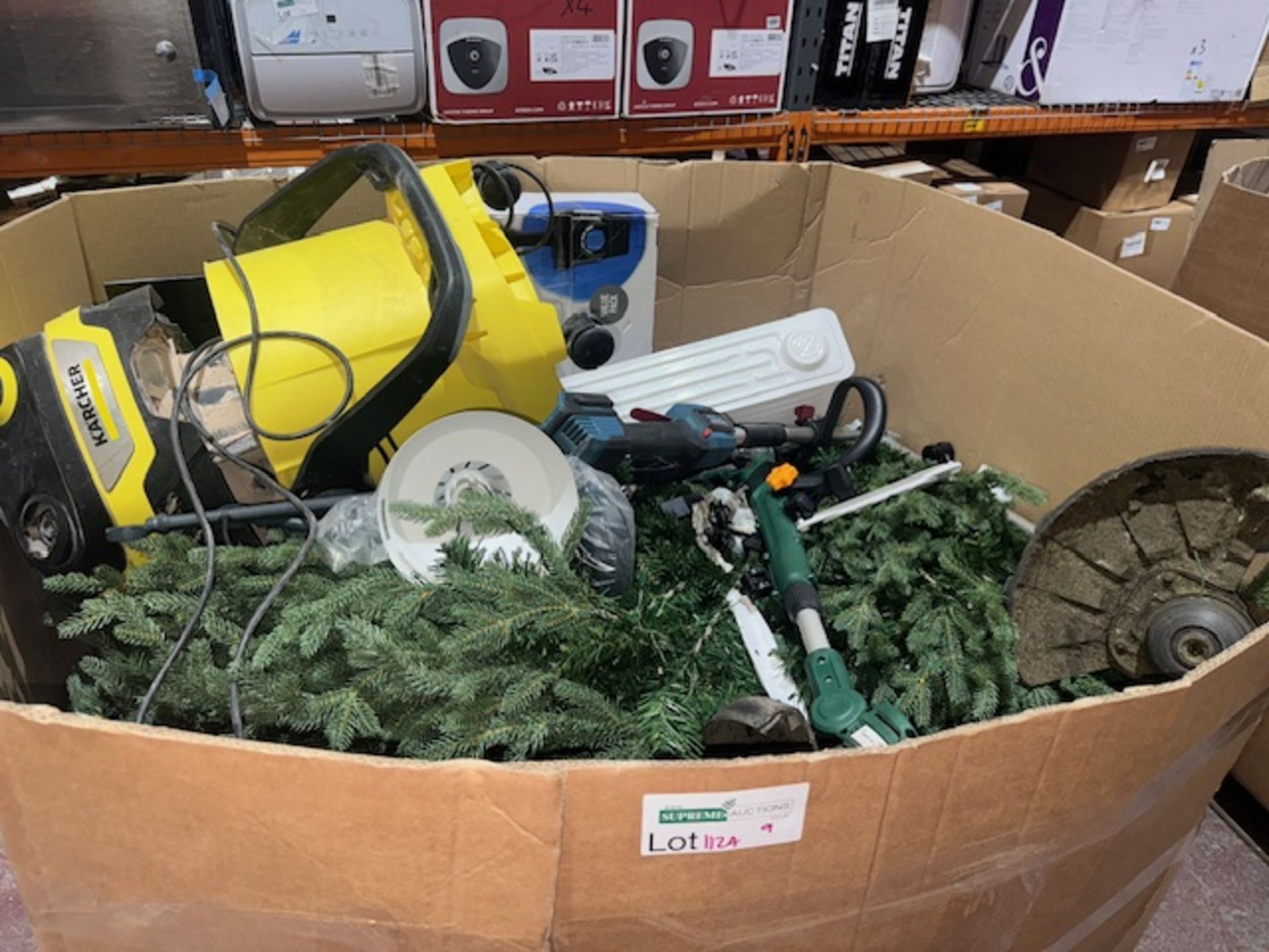 MIXED RETURNS PALLET TO INCLUDE CHRISTMAS TREES, KARCHER, RADIATOR, GRASS TRIMMER ETC