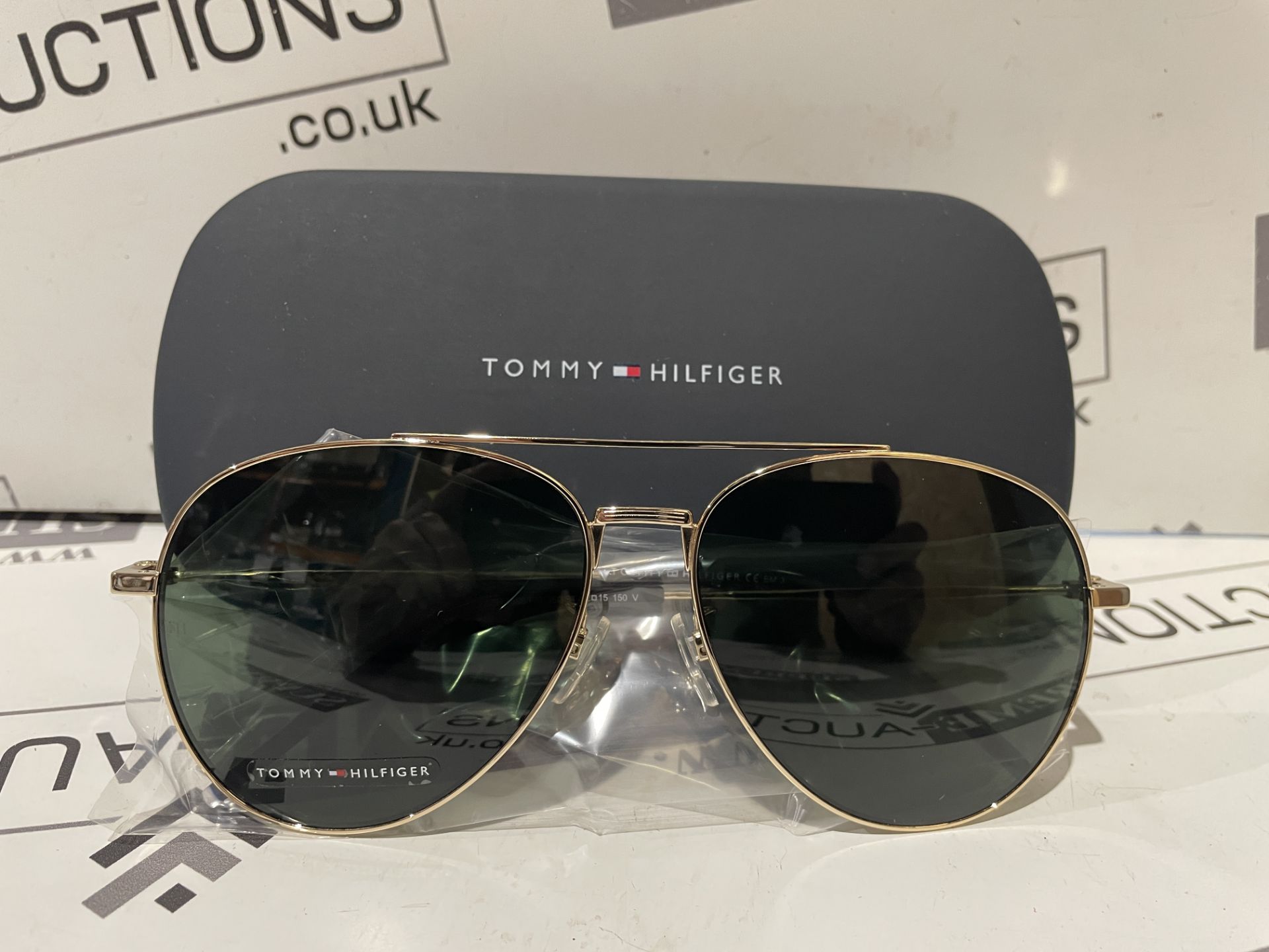 BRAND NEW PAIR OF TOMMY HILFIGER TH 1896 AVAIATOR SUNGLASSES S/R1