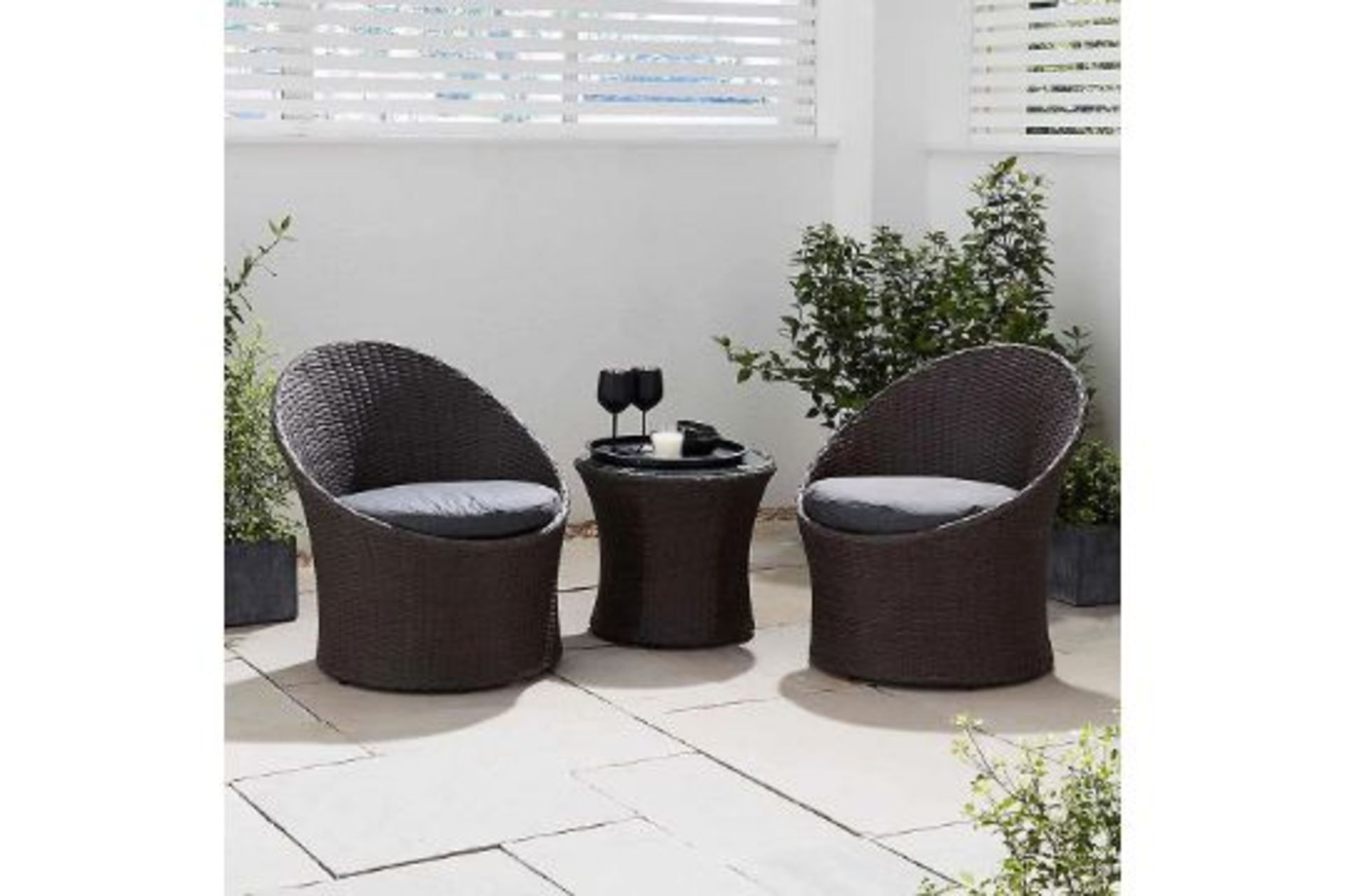 BRAND NEW LINEA 3 PIECE RATTAN EGG GARDEN SET, CONTEMPORARY OUTDOOR LIVING 3 PIECE SET FOR SUMMER