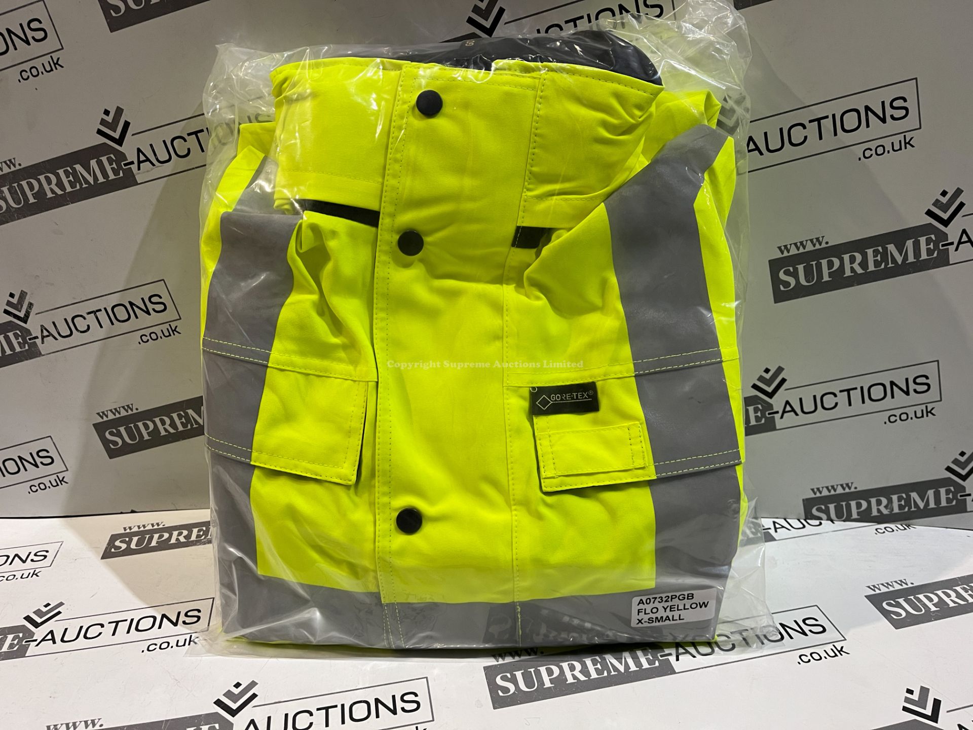 6x BRAND NEW PROFESSIONAL GORE-TEX HI-VIS WORK COATS IN VARIOUS SIZES. (R7-8)