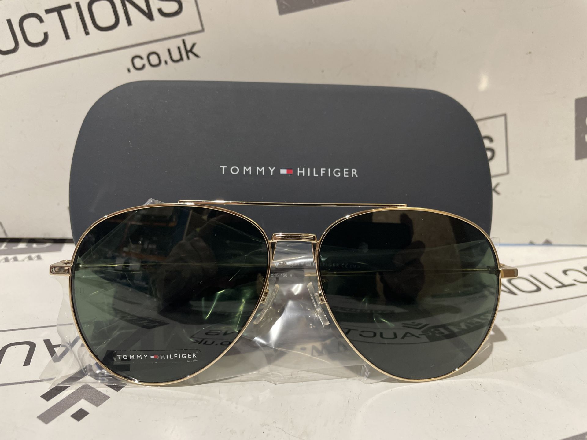 BRAND NEW PAIR OF TOMMY HILFIGER TH 1896 AVAIATOR SUNGLASSES S/R1