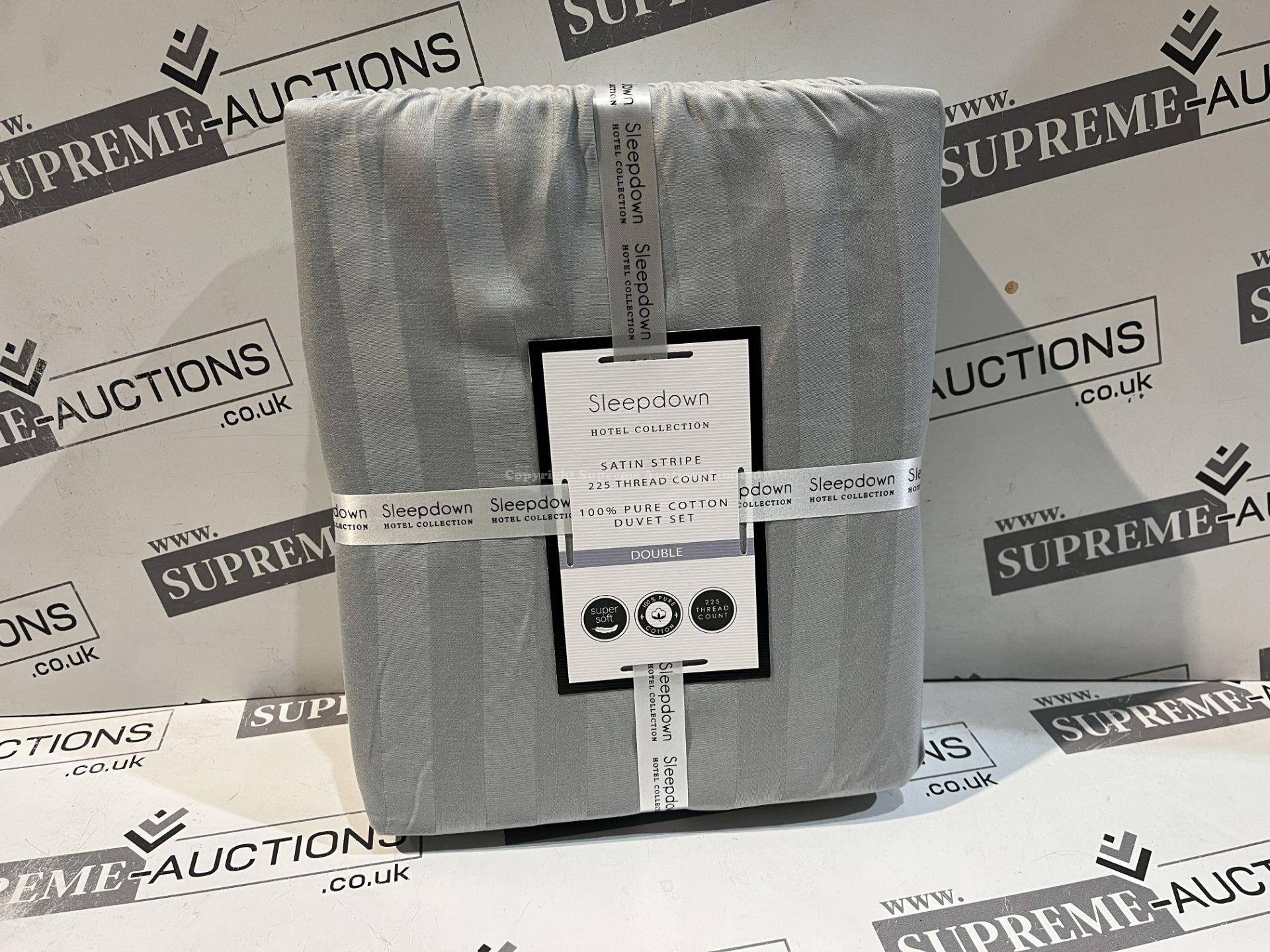 13x BRAND NEW SLEEPDOWN HOTEL COLLECTION SATIN STRIPE DOUBLE DUVET SETS. (INSL)