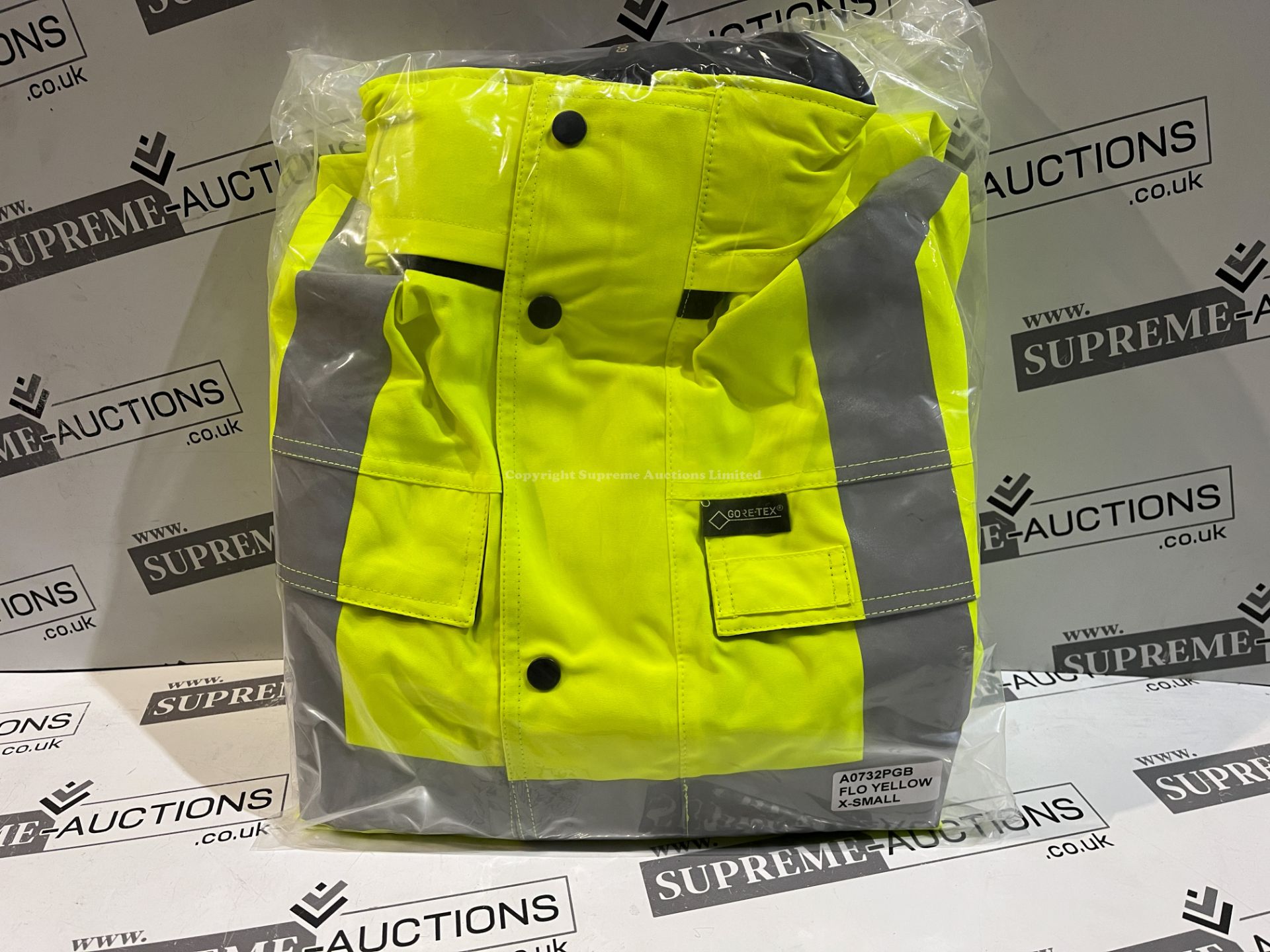 6x BRAND NEW PROFESSIONAL GORE-TEX HI-VIS WORK COATS IN VARIOUS SIZES. (R7-8)