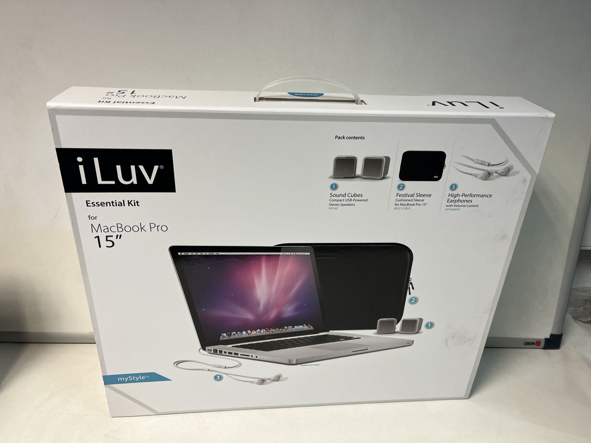 12 X BRAND NEW ILUV MAC BOOK KITS INCLUDING SPEAKERS, EARPHONES AND FESTIVAL CASES R1-7