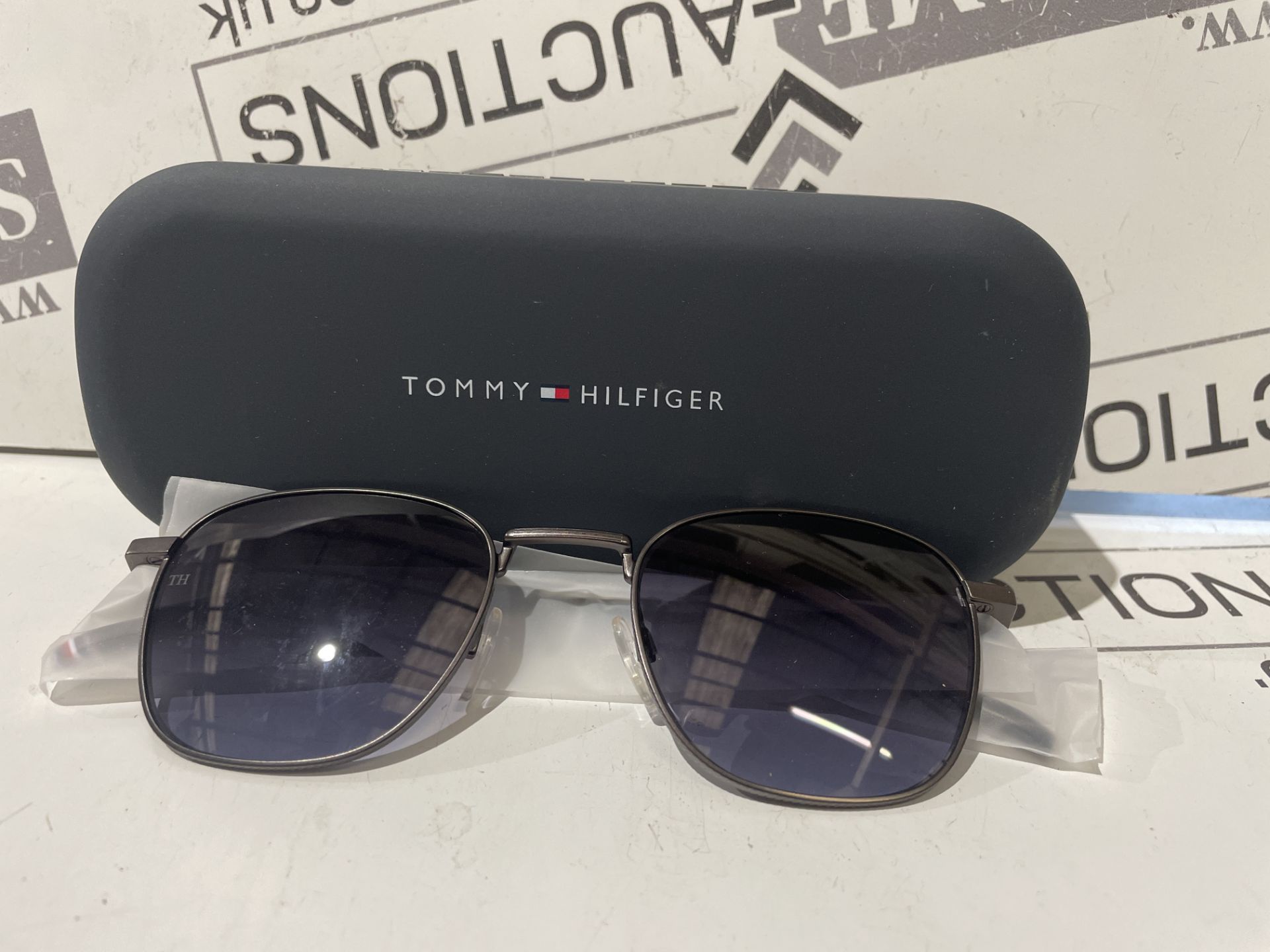 BRAND NEW PAIR OF TOMMY HILFIGER TH 1873 S SUNGLASSES S/R1