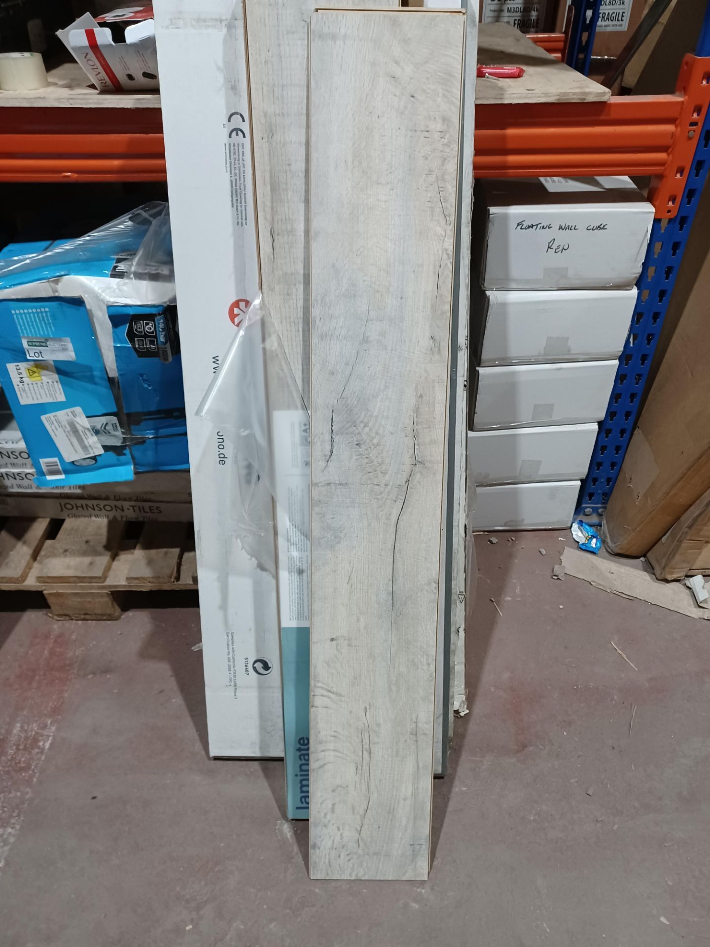 5 X PACKS OF BRISBANE GREY WOOD LAMINATE FLOORING. EACH PACK CONTAINS 1.996M2, GIVING THIS LOT A