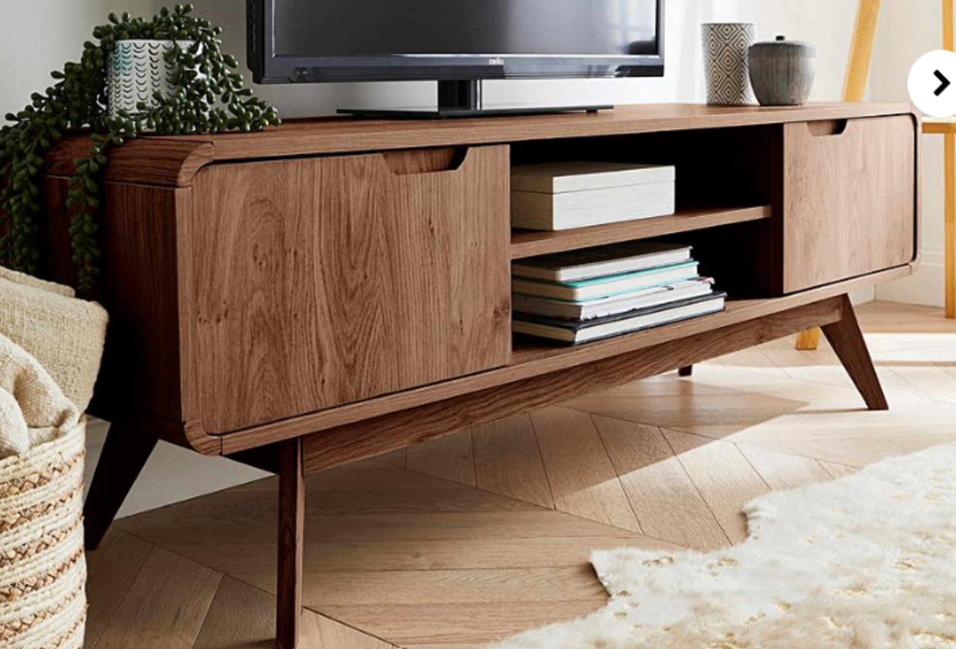 Gray & Osbourn No.157 Oslo TV Unit. - ER20. RRP £209.00. With its beautifully curved retro edges and
