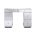 Mirrage Mirrored Dressing Table. - ER22. RRP £289.00.