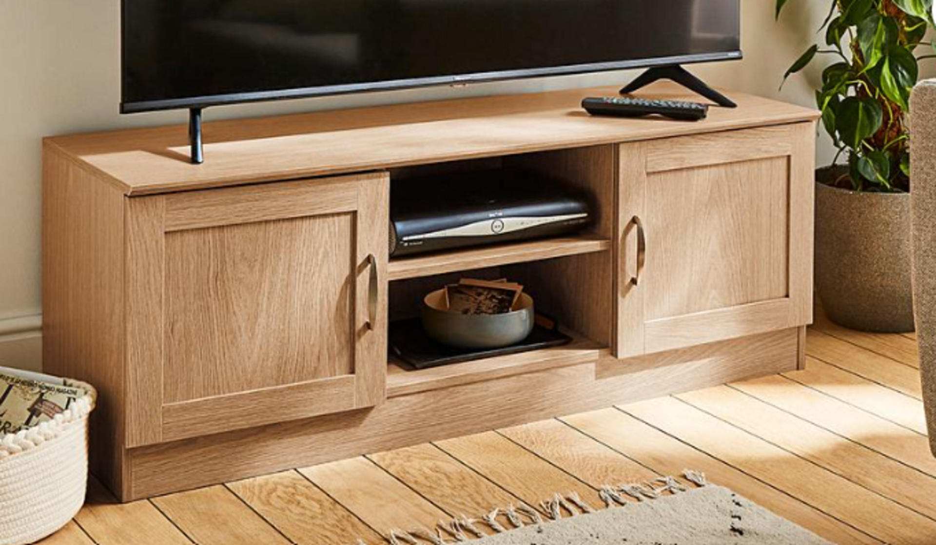 Kingston Wide TV Unit. -ER20 . RRP £139.00. The Kingston Living range is an essential living