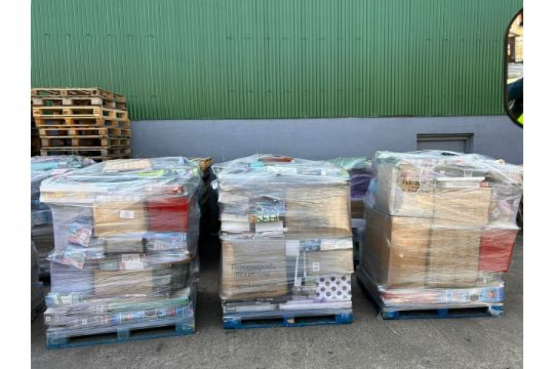 Large Pallet of Unchecked Supermarket Stock. Huge variety of items which may include: tools, toys, - Bild 3 aus 17