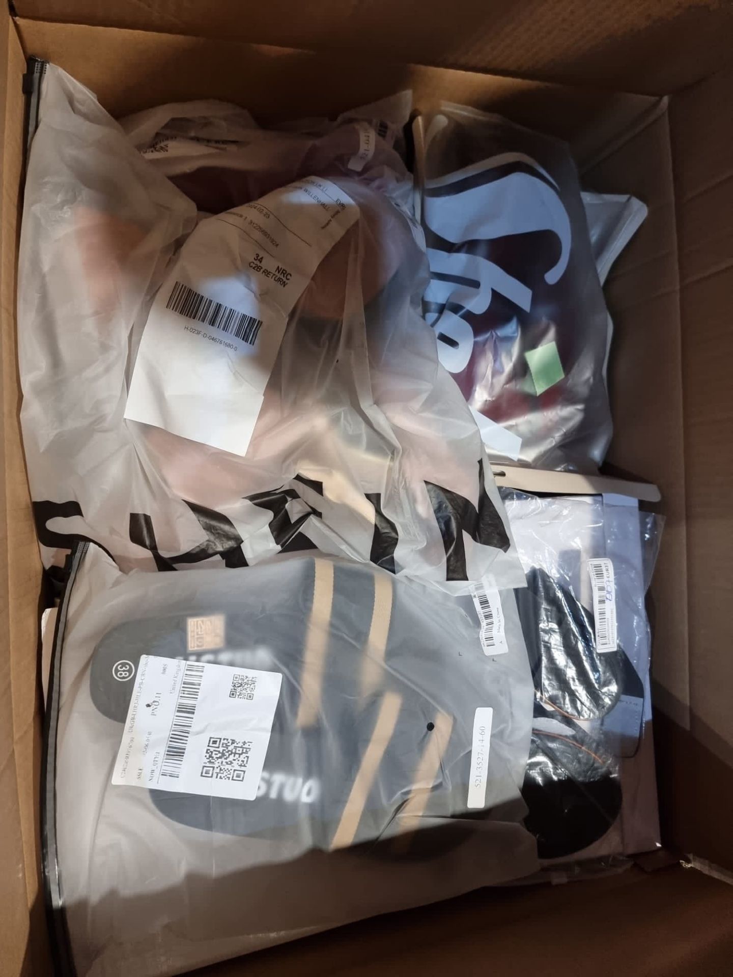 TRADE LOT 100 x BAGGED/BOXED ITEMS FROM A MAJOR ONLINE RETAILER TO INCLUDE MAINLY CLOTHING & - Bild 3 aus 34