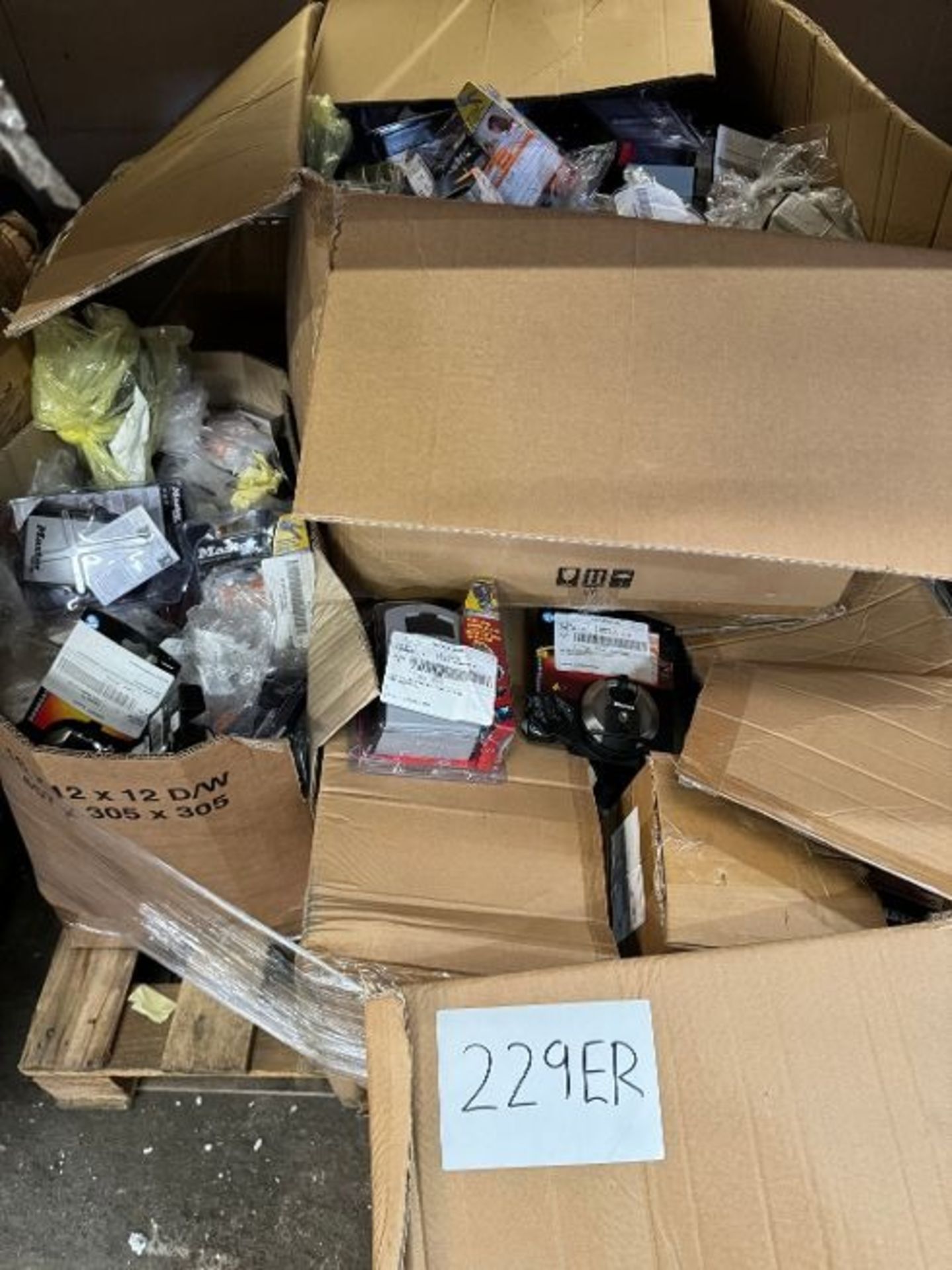 Mixed pallet of customer returns (ER23) Pallet may Contain: Masterlocks / Key safes / Digital key