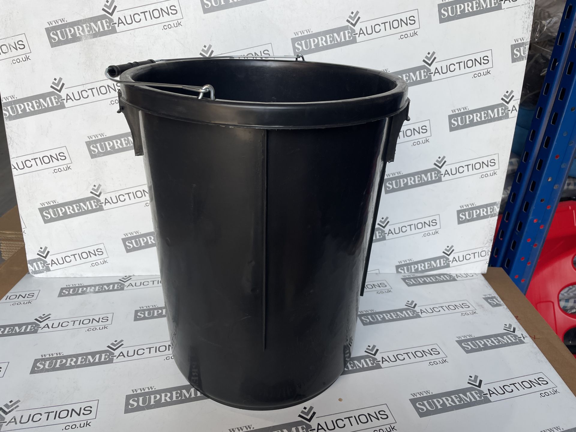 36 X BRAND NEW PLASTERERS 30L BLACK MIXING BUCKETS R5.4