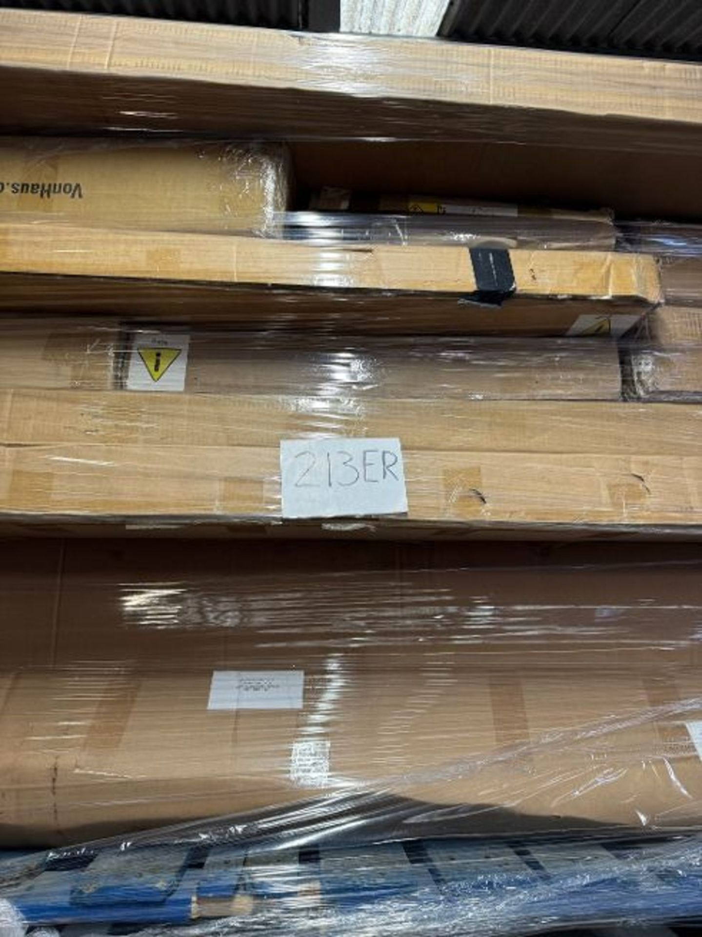 Mixed pallet of customer returns (ER30) Pallet may Contain: Various pieces of mixed furniture and