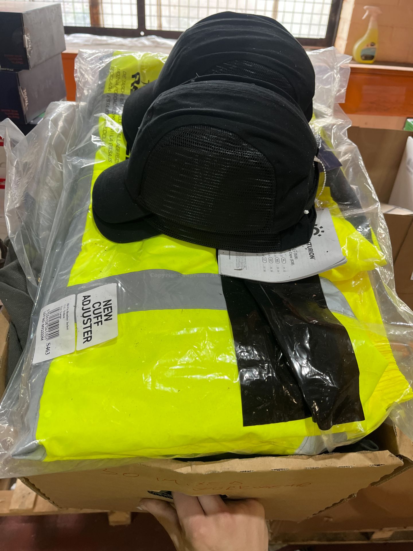 30 PIECE MIXED WORKWEAR LOT INCLUDING HARD HAT CAPS, JACKETS, TROUSERS ETC R16-9