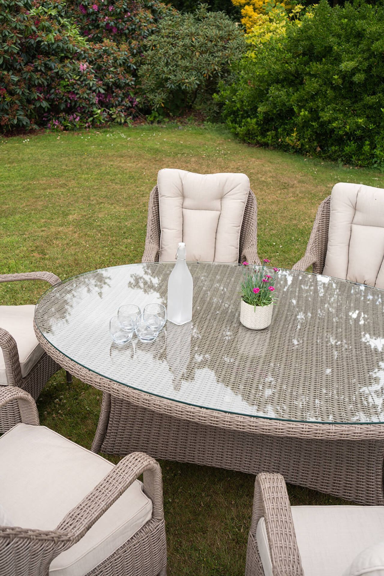 Brand New Moda Furniture 6 Seater Oval Outdoor Dining Set in Natural With Cream Cushions. RRP £ - Image 7 of 8