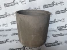 15 X BRAND NEW LARGE LIGHT CONCRETE PLANTERS R15.2/9.1/1.1