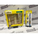 10 X BRAND NEW 2 PIECE CHILDRENS MINIONS ORAL CARE SETS INCLUDING TRAVEL KIT AND ELECTRIC TOOTHBRUSH