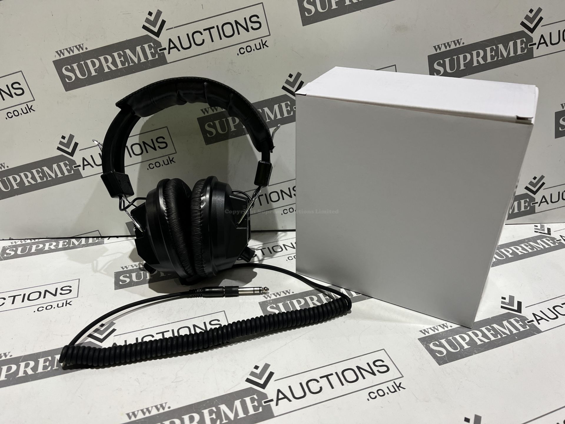 30 X BRAND NEW LUXURY CAMVIS HEADPHONES R9-3