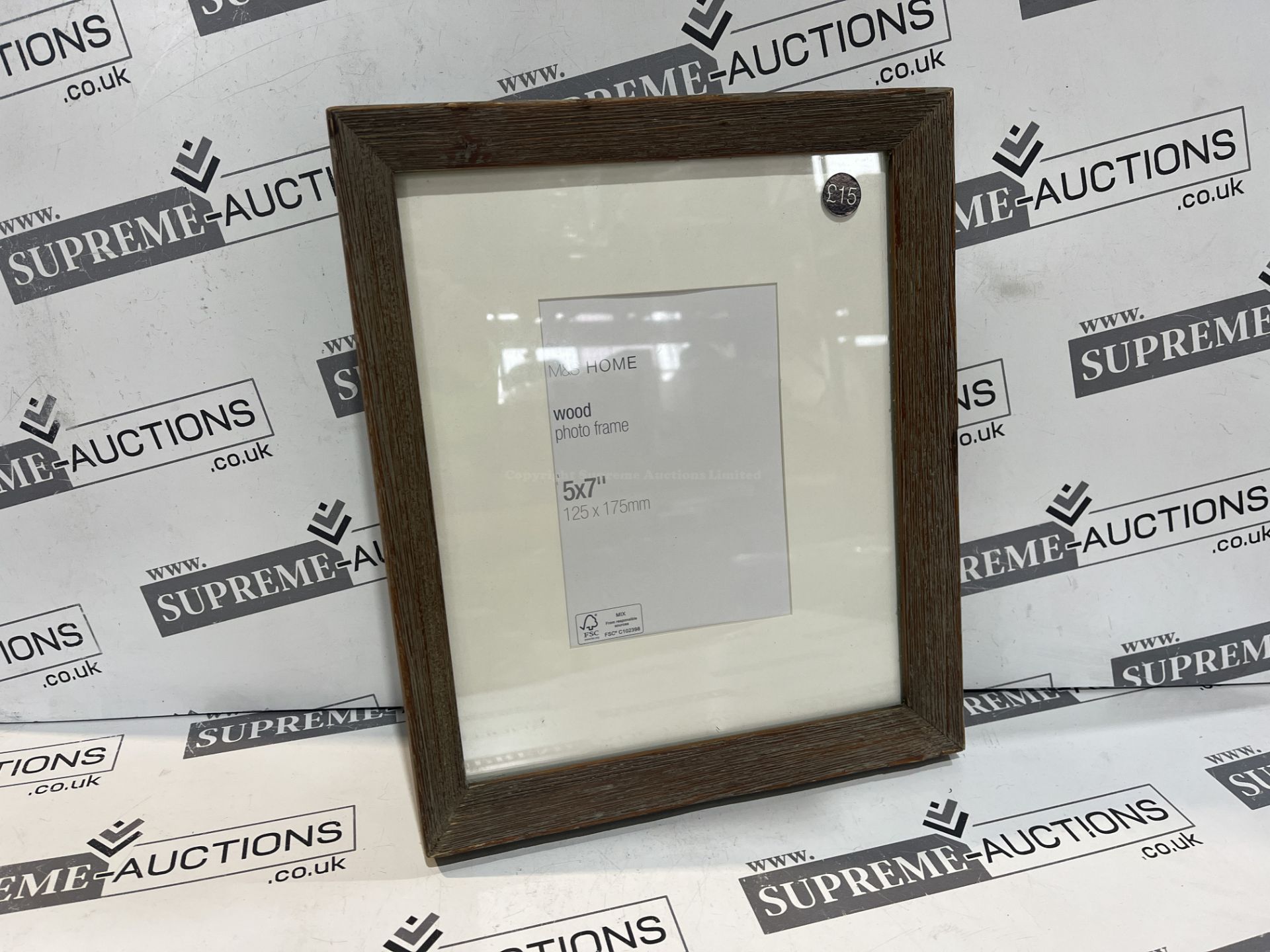 36 X BRAND NEW M AND S 5 X 7 INCH WOODEN PICTURE FRAMES R15-8