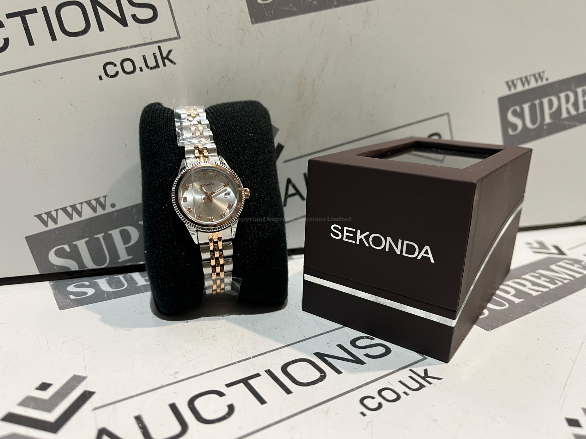 33 X BRAND NEW SEKONDA WRIST WATCHES R9-15