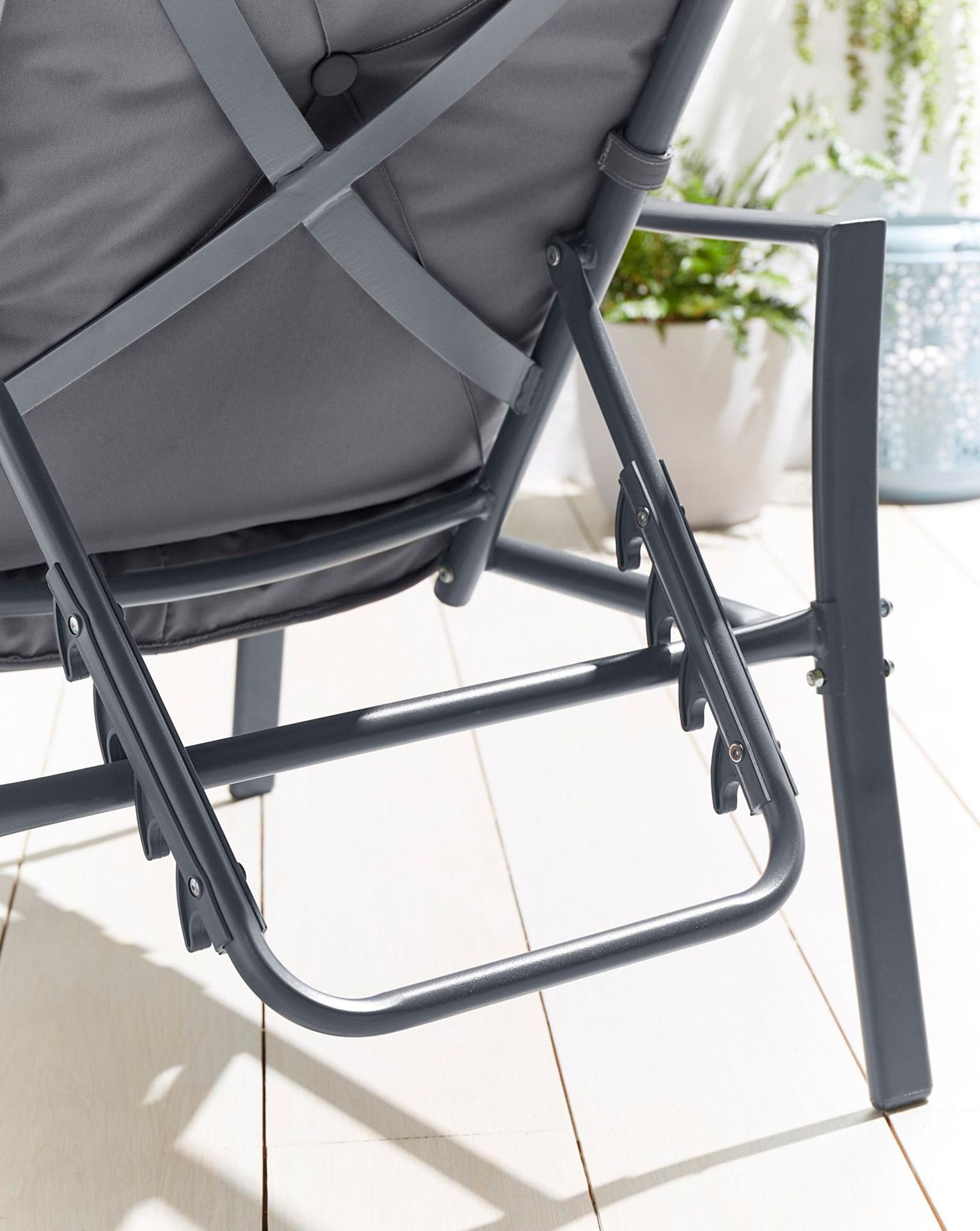 Brand New Luxury Siena Lounger. RRP £199 R18.1Siena lounger is durable and weather resistant.store - Image 4 of 4
