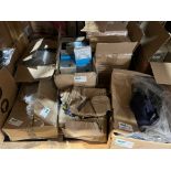 MIXED LOT INCLUDING RAZORS, WORKWEAR, LIGHTING ETC R15-7