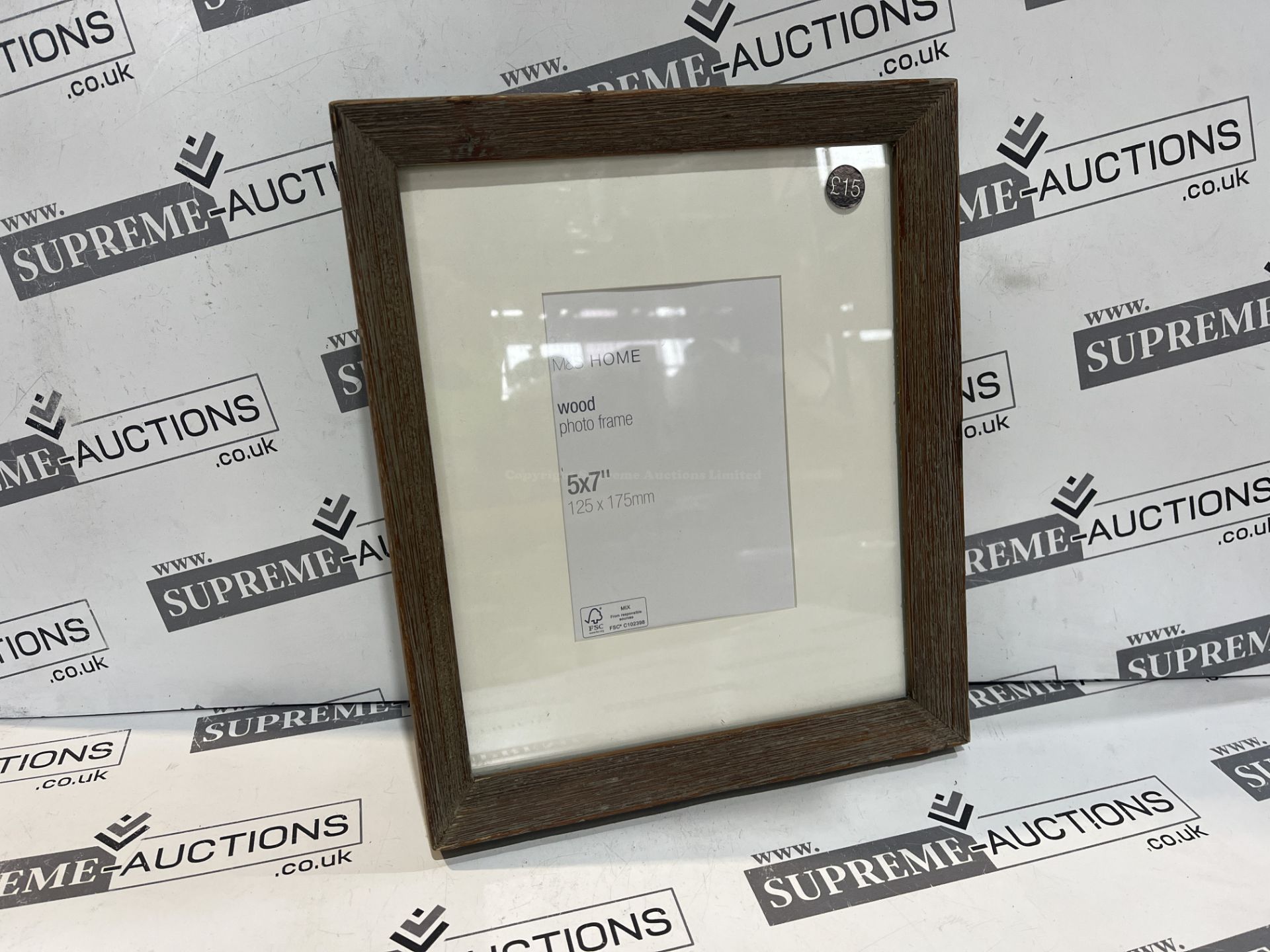 18 X BRAND NEW M AND S 5 X 7 INCH WOODEN PICTURE FRAMES R15-8