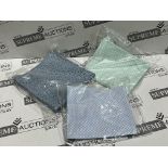 30 X BRAND NEW PACKS OF 25 30 X 34CM CLEANING CLOTHS R9-2