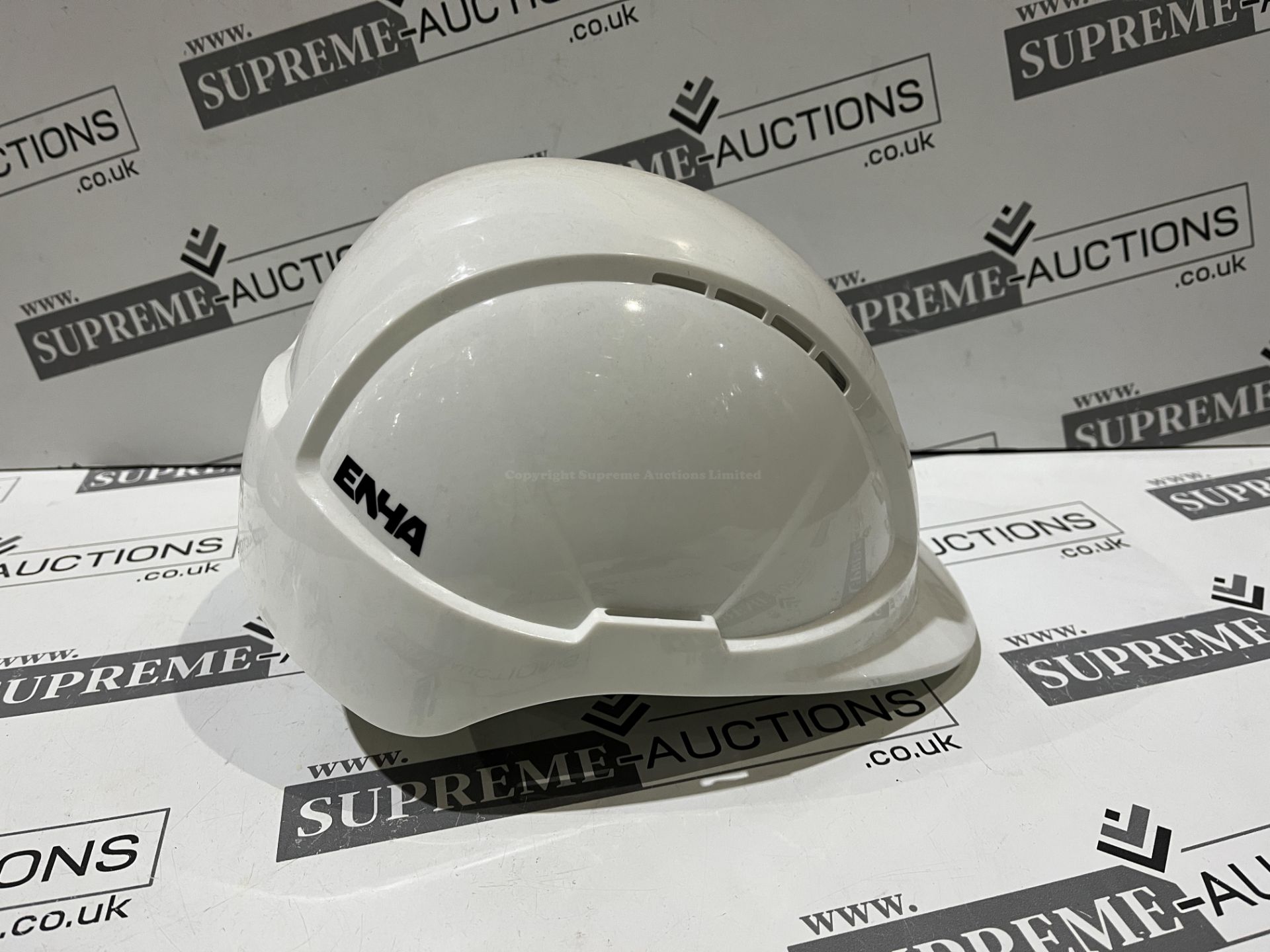 32 X BRAND NEW RED PROFESSIONAL HARD HATS R10-7