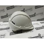 16 X BRAND NEW WHITE PROFESSIONAL HARD HATS R10-7