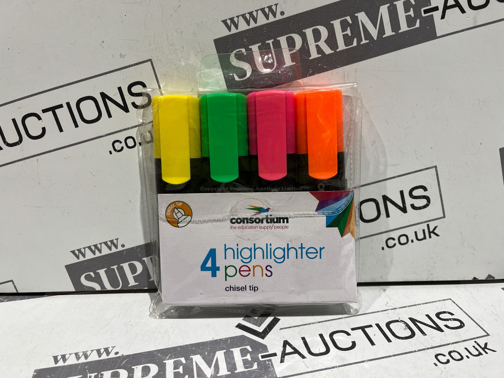 80 X BRAND NEW PACKS OF 4 ASSORTED CHISEL TIP HIGHLIGHTER PENS R18-10