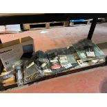 MIXED TECH LOT ON1 SHELF INCLUDING MOTHERBOARDS, SANDISK, FELLOWES WTC P4