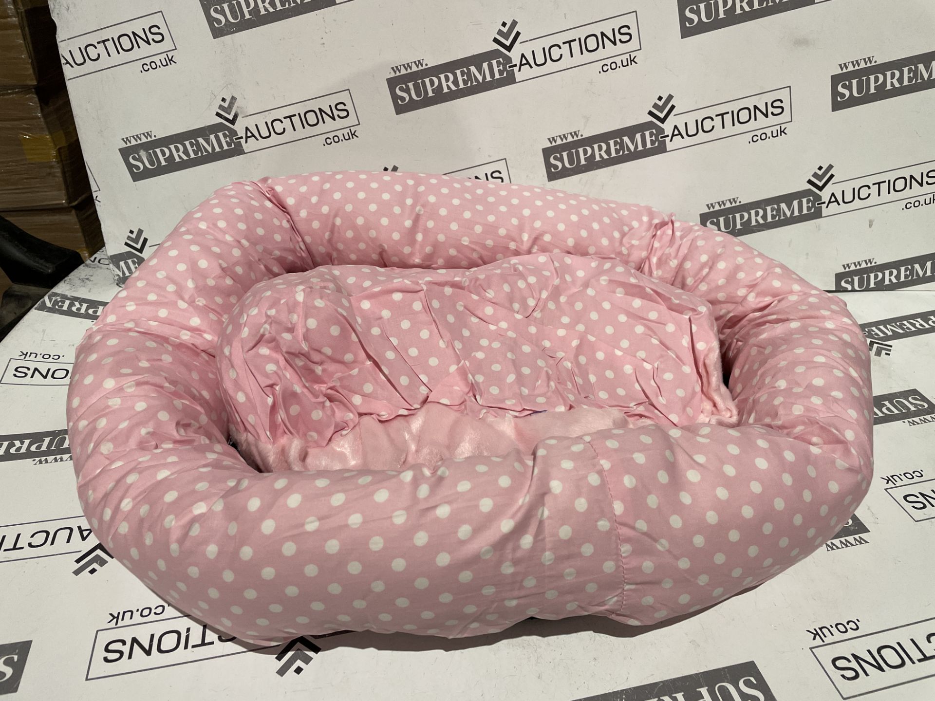 12 X BRAND NEW PINK OVAL LUXURY PET BEDS