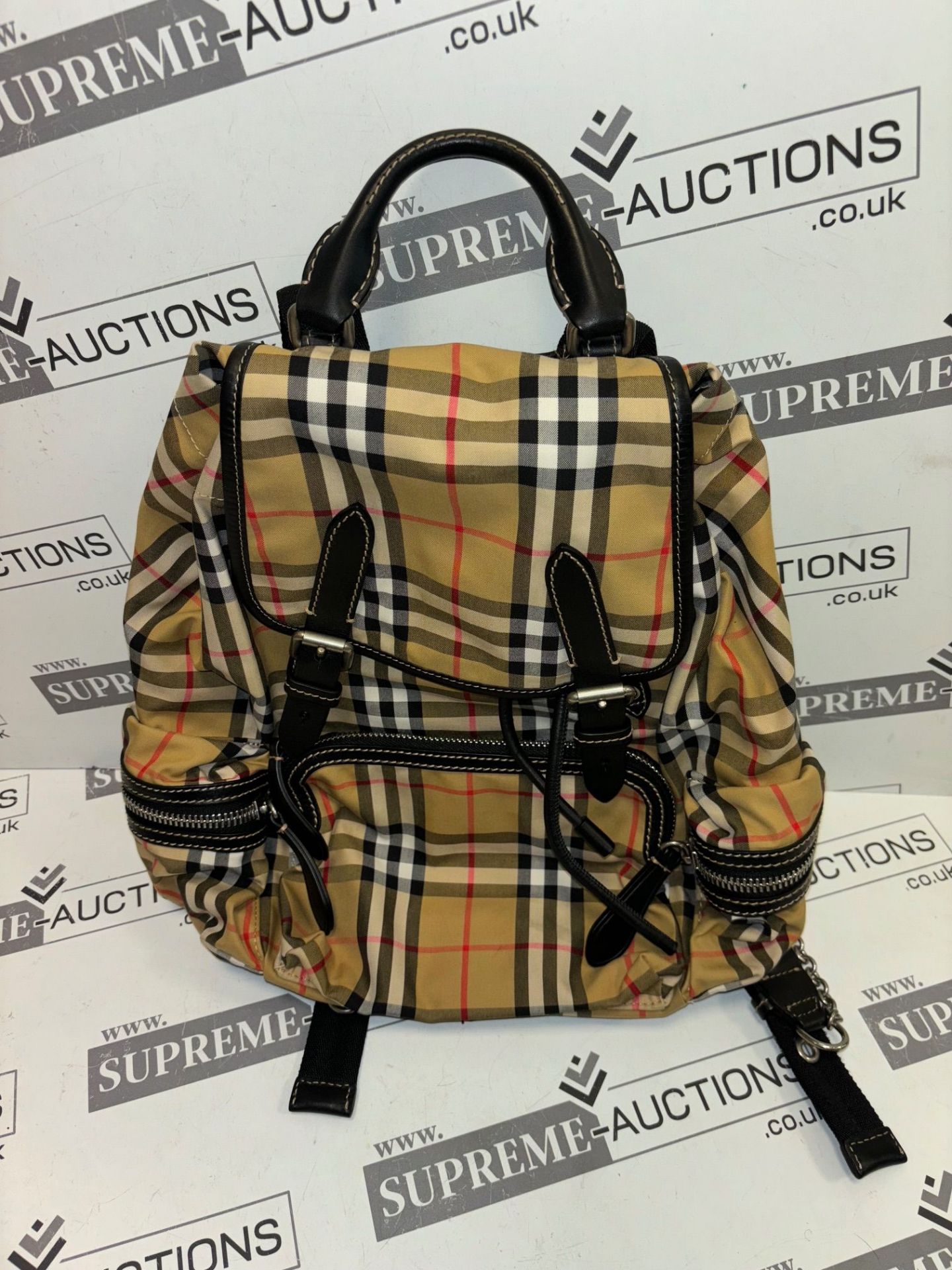Burberry check backpack. 35x35cm (17.21) - Image 4 of 9