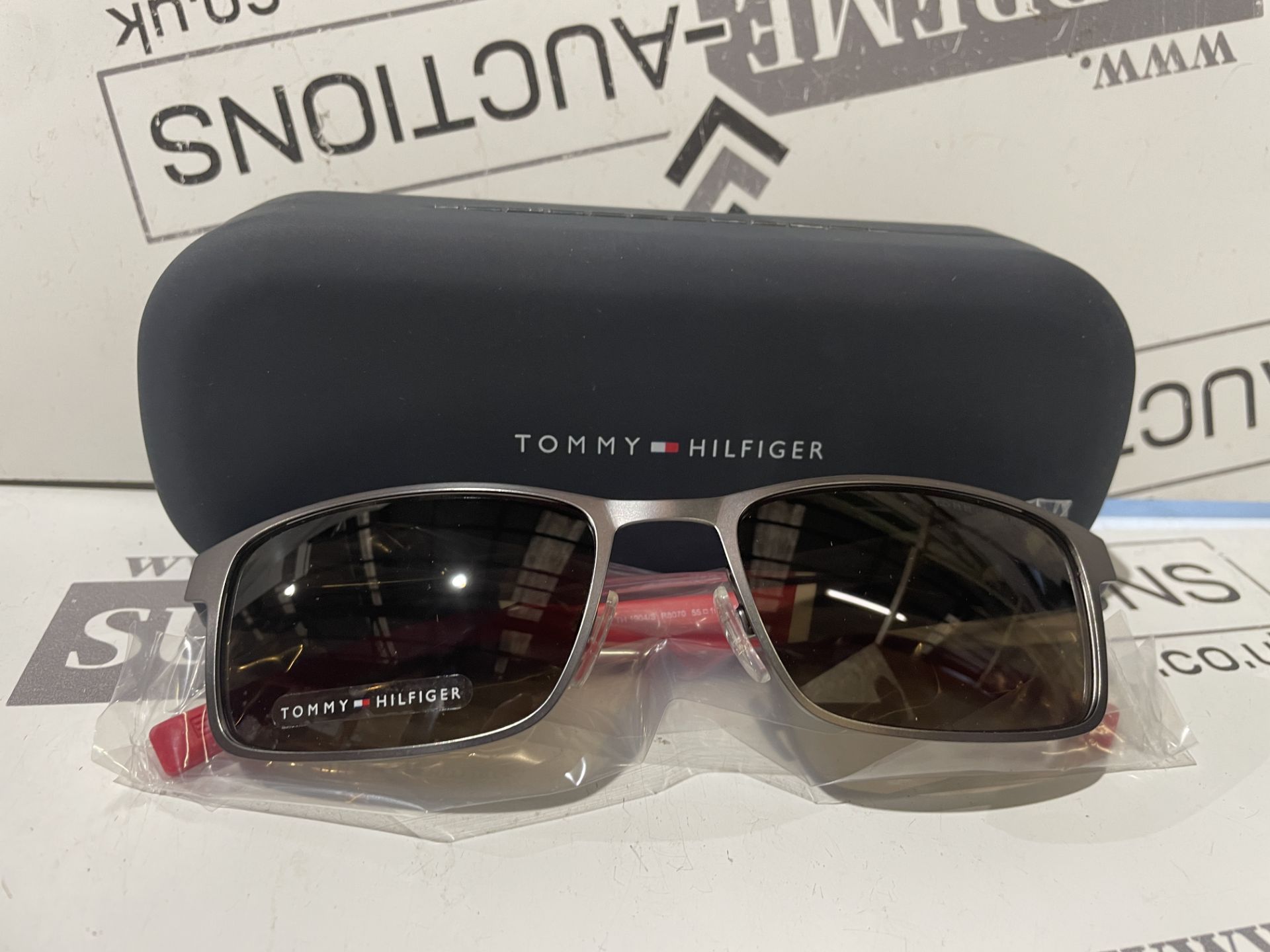 BRAND NEW PAIR OF TOMMY HILFIGER TH1904/S SUNGLASSES S/R1