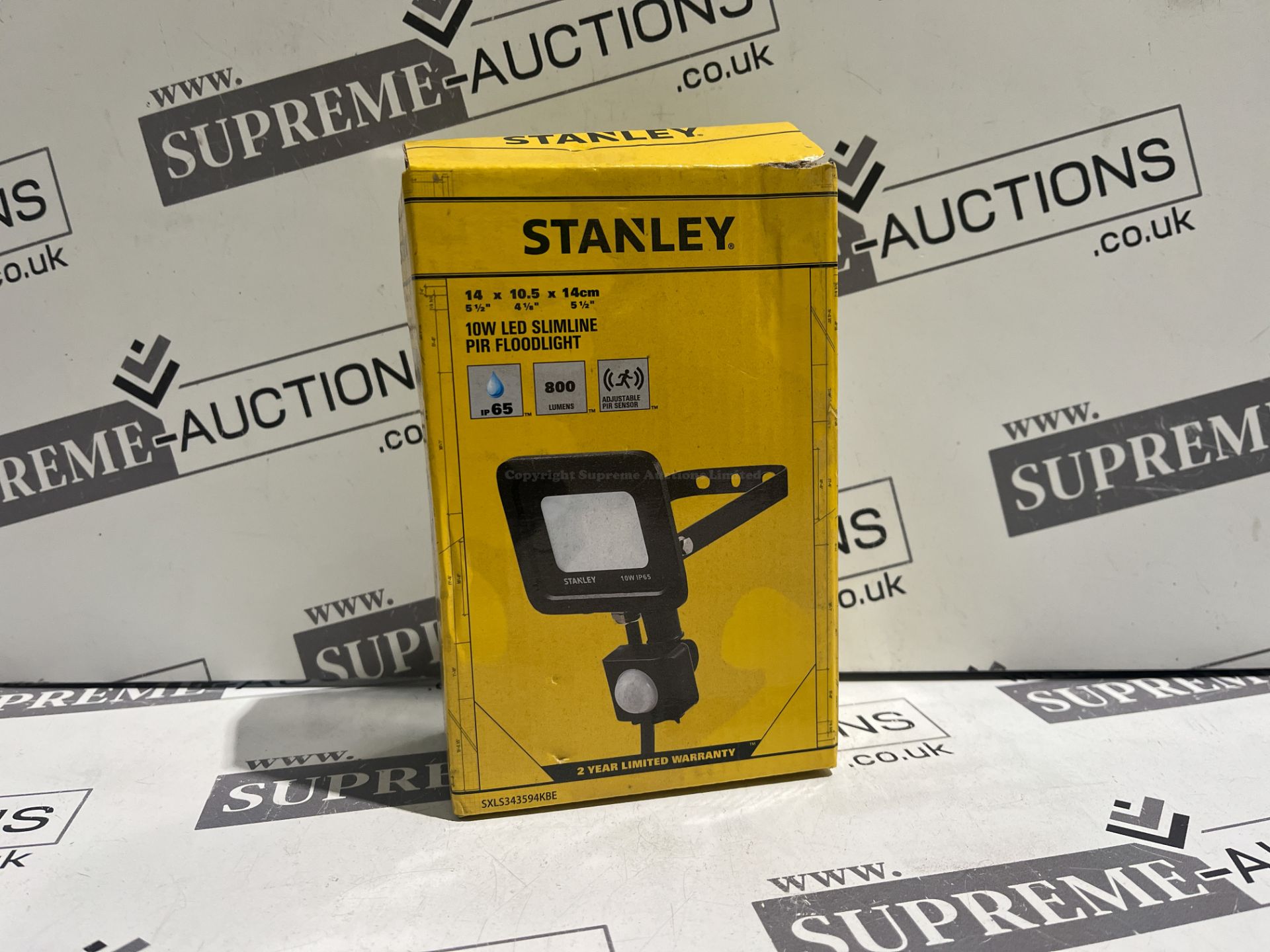 9 X STANLEY 10W LED SLIMLINE PIR FLOODLIGHTS R3-6