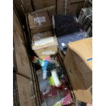 MIXED LOT INCLUDING CLOTHING, PACKS OF INSTANT MAGIC TOWELS AND CERAMIC STARS R18-7