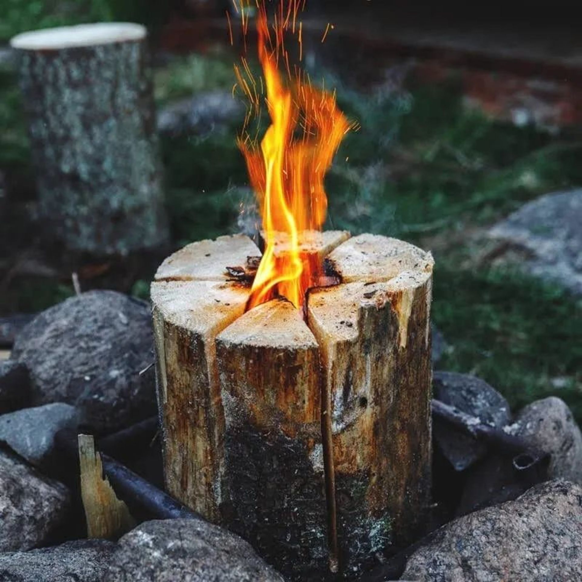 TRADE LOT 20 x New Homefire Swedish Torch Logs. Are you looking to take your campfire experience - Image 2 of 2