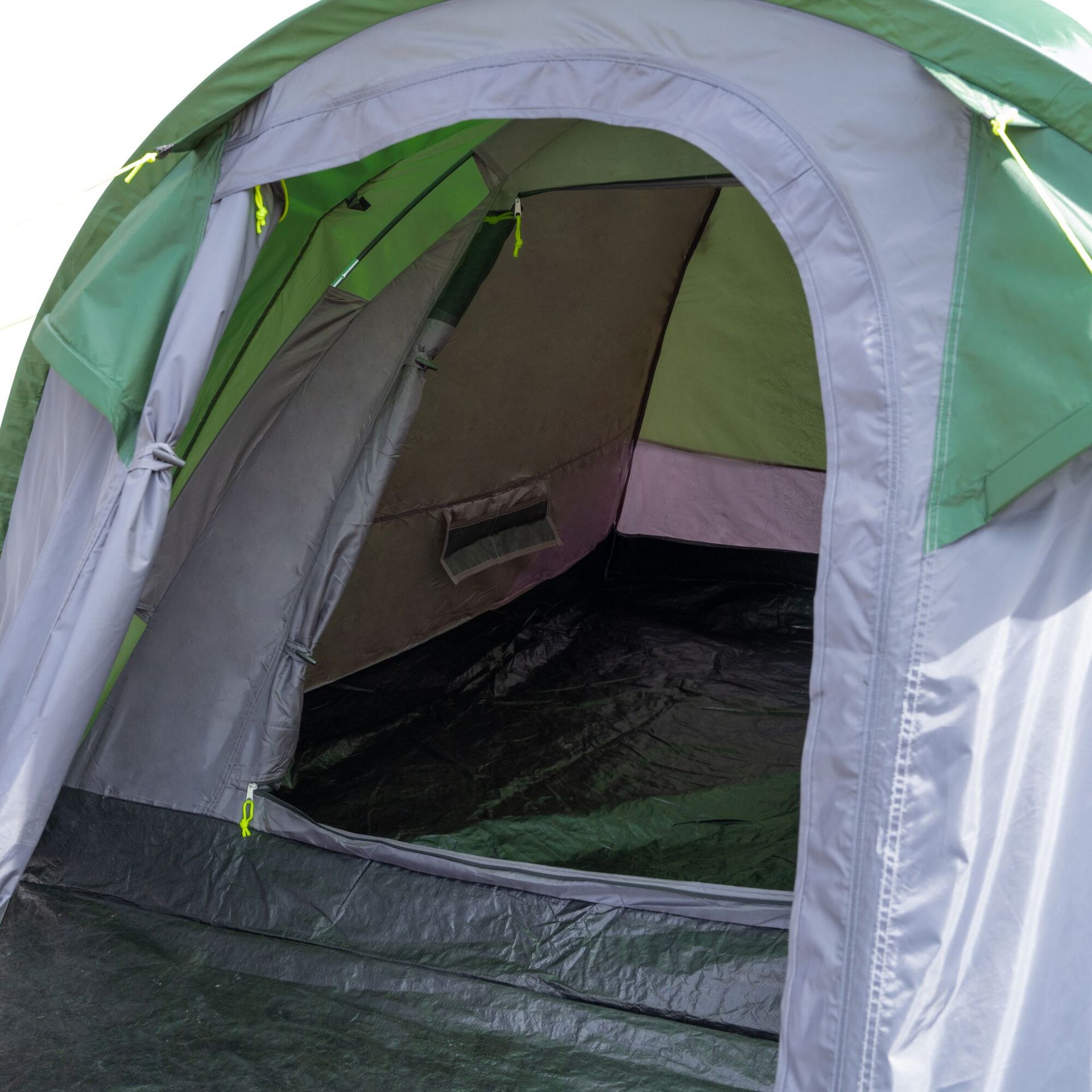 New & Boxed Regatta Kivu V3 4 Person Dome Tent. RRP £599 (ROW7-IB300). 100% Polyester. Height: - Image 2 of 6
