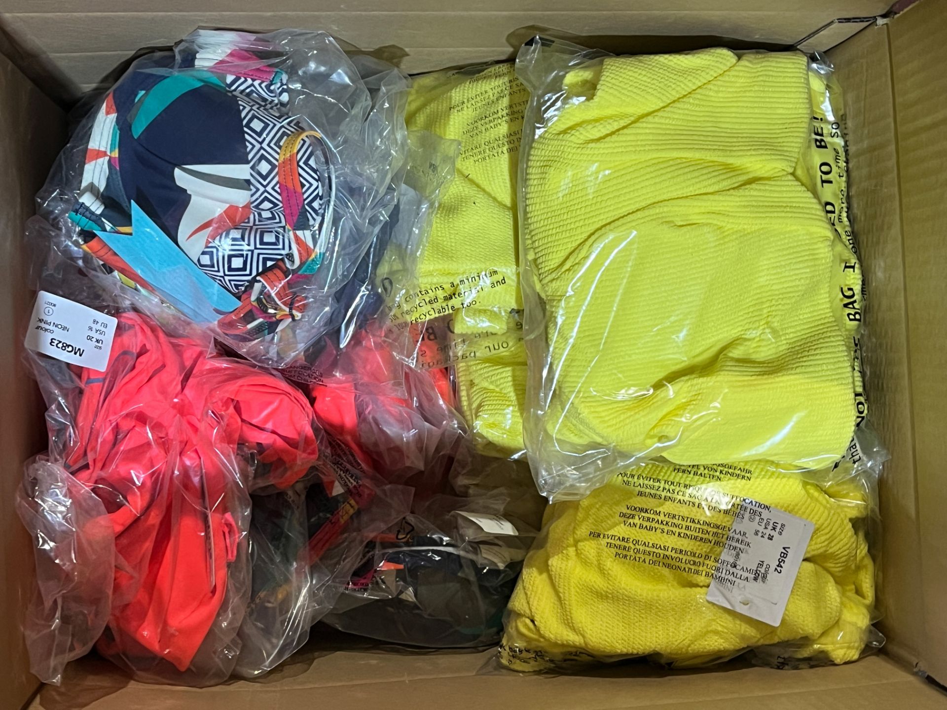 12 PIECE MIXED SWIMWEAR LOT IN VARIOUS STYLES AND SIZES INCLUDING SWIM TOPS, SWIMSUITS ETC LPT