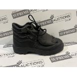 9 X BRAND NEW PAIRS OF PROFESSIONAL WORK BOOTS (SIZES MAY VARY) R10-2
