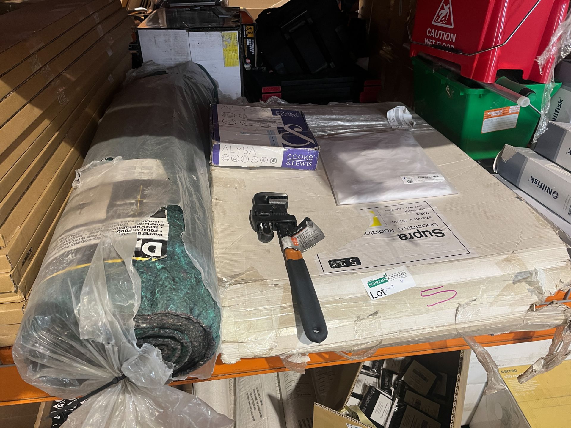 5 PIECE MIXED LOT INCLUDING DECORATIVE RADIATOR, MAGNUSSON PIPE WRENCH, UNDERLAY ETC R15-4
