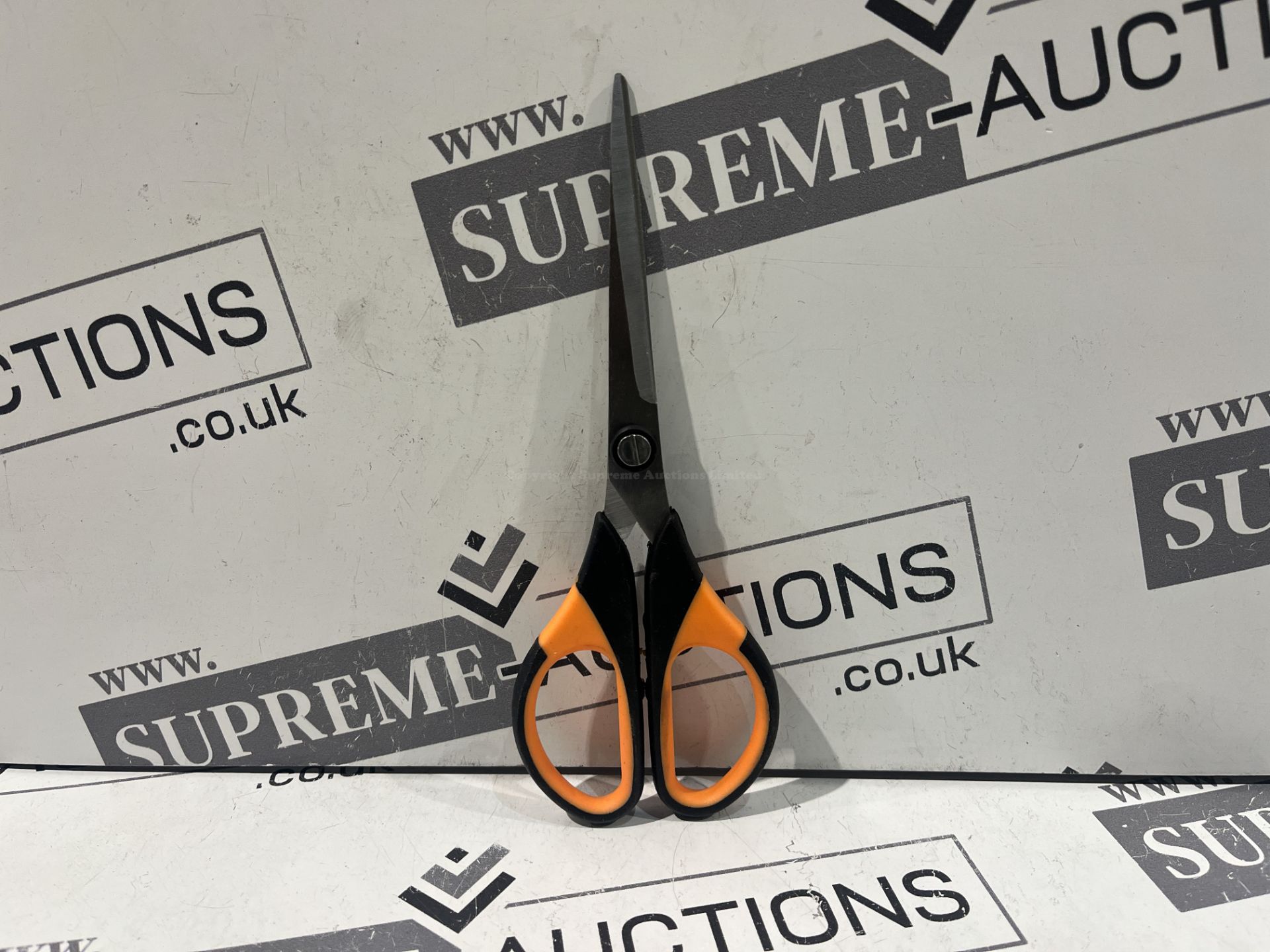 100 X BRAND NEW RUBBER HANDLE SCISSORS R3-4