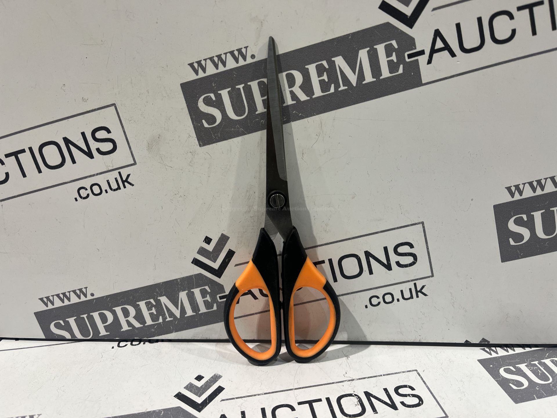 100 X BRAND NEW RUBBER HANDLE SCISSORS R3-4