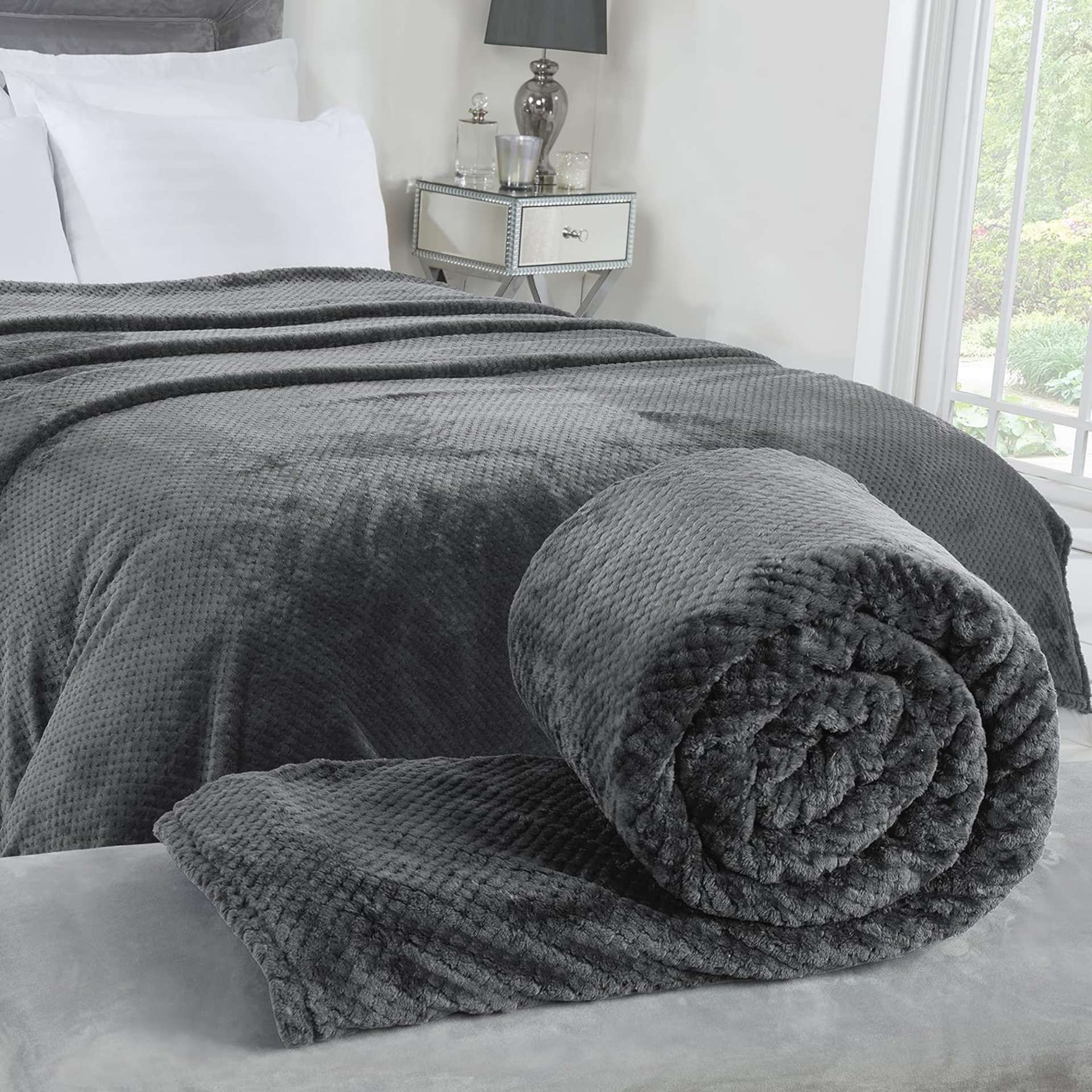 8 X BRAND NEW SLEEPDOWN LUXURY CHARCOAL WAFFLE FLEECE THROWS 130 X 160CM R3-2